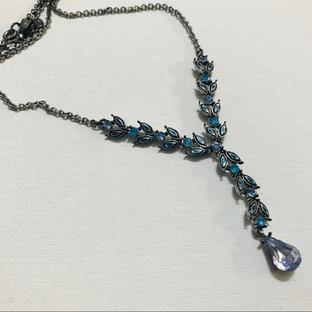 🟢VINTAGE AVON BRAND CRYSTAL NECKLACE